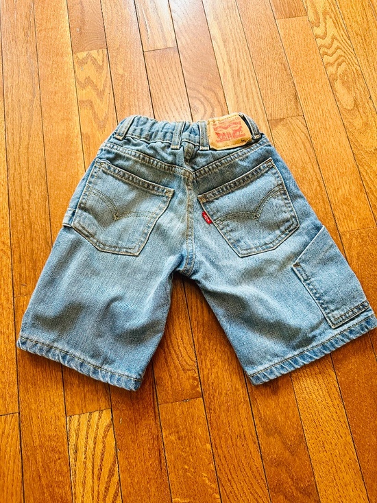 Levi's Boys Denim Cargo Shorts Size 5 - Picture 2 of 2